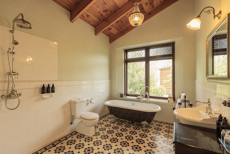 Ashley Mackenzie Villa - Bathroom