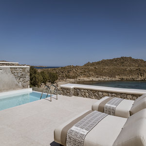 Royal Beachfront Infinity Pool Villa - Pool