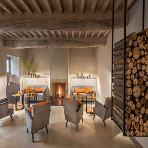 Pomaio Fireplace Room