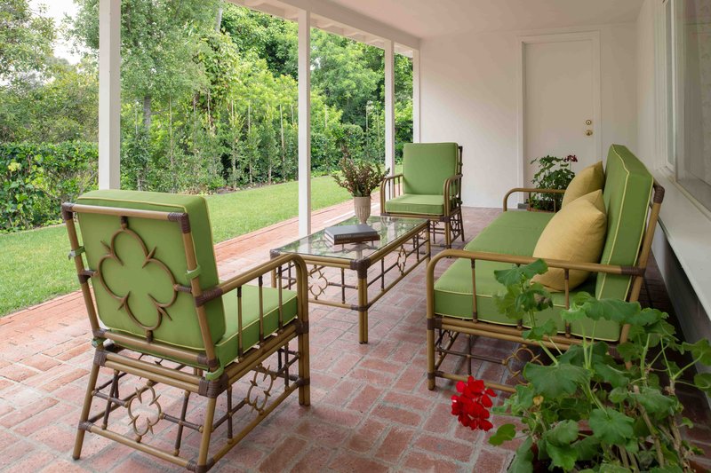 Bougainvillea Residence - Outdoor Living Area