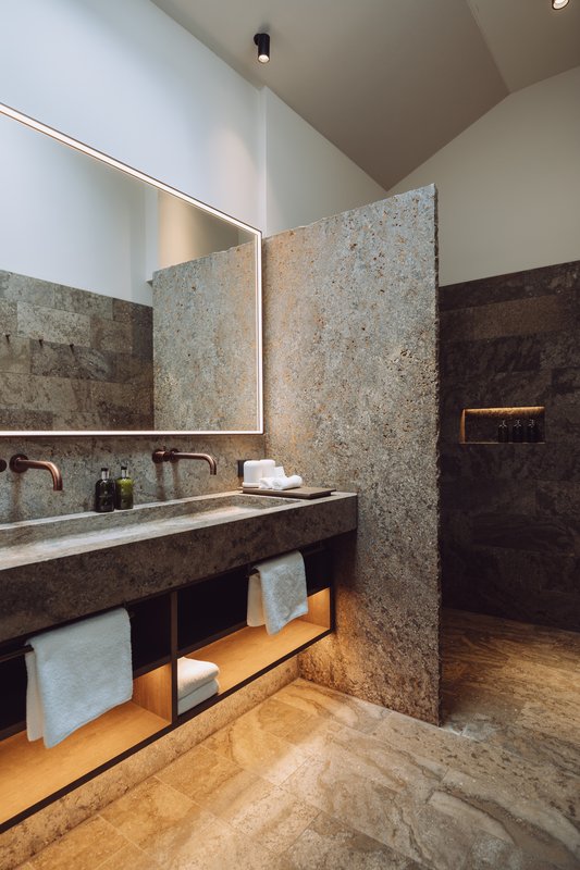 Lake View Suite - Bathroom