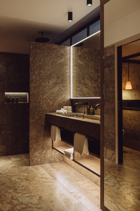 Deluxe Double Room - Bathroom